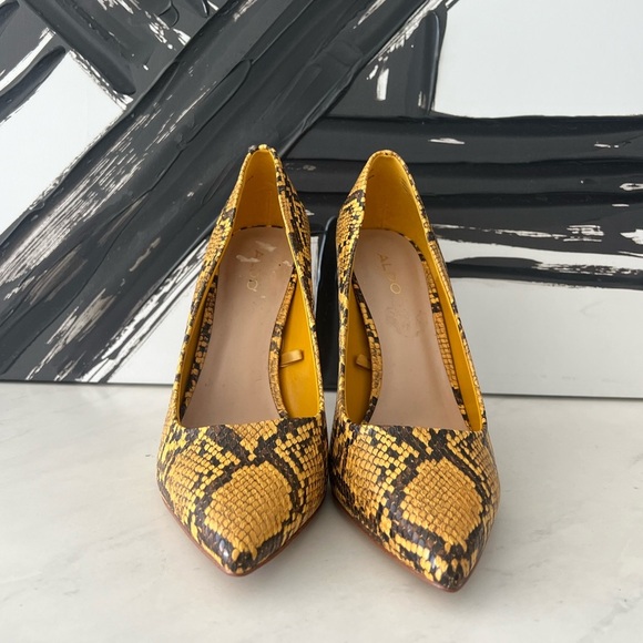 ALDO Yellow Snake Print Pumps - Picture 2 of 9